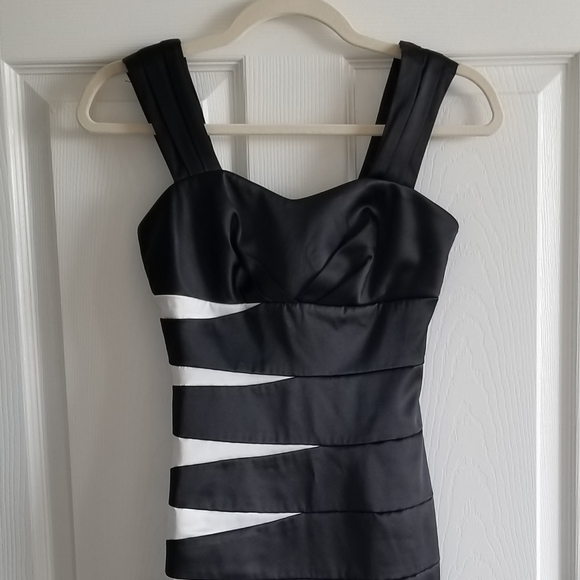 Le Chateau Bandage Dress - Picture 3 of 4